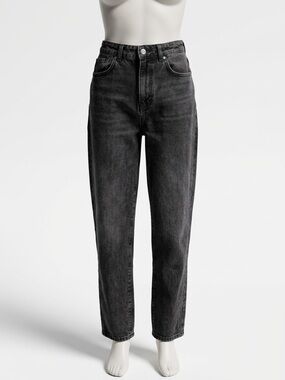 Zara High-Rise Straight Jeans in Washed Black Size 4